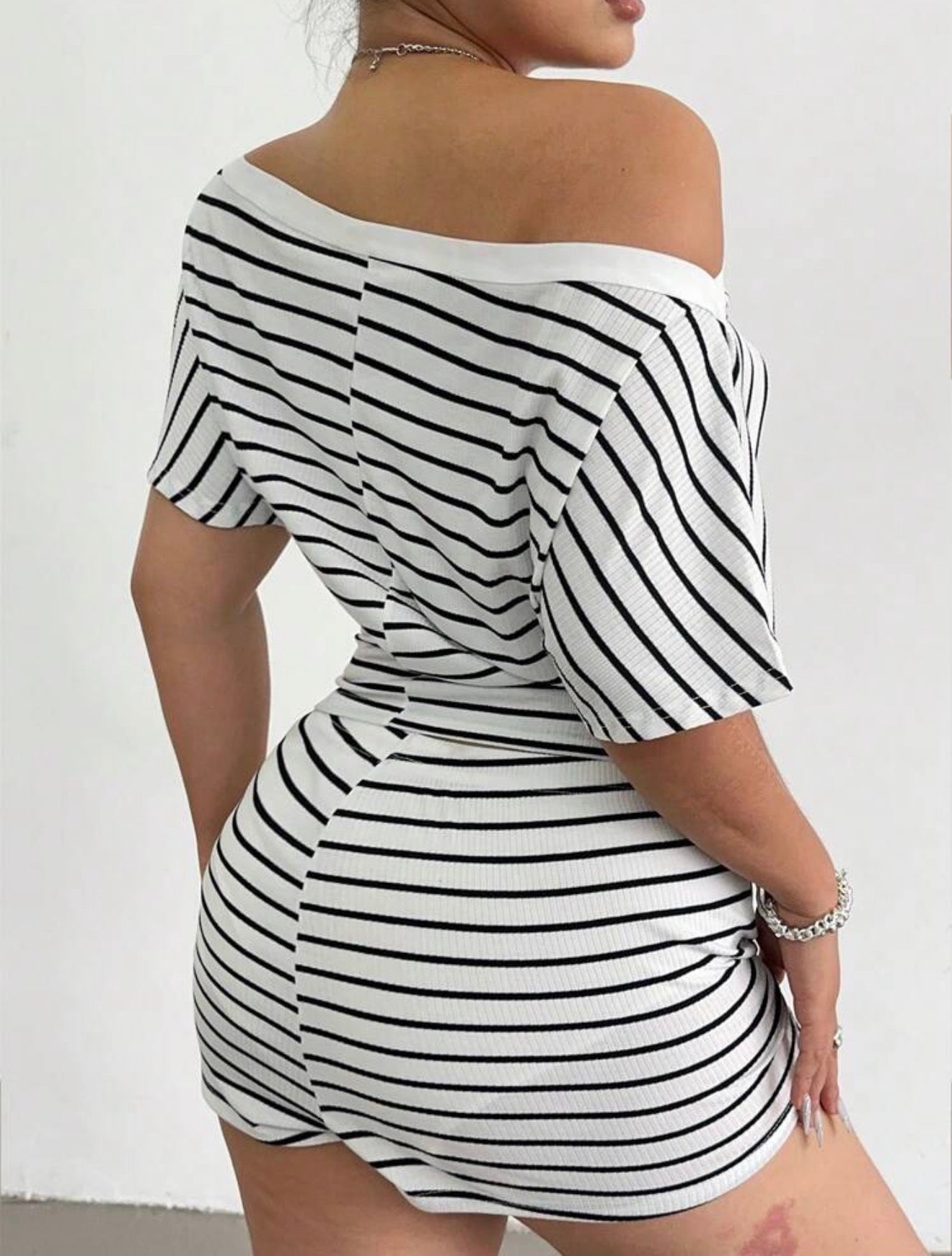 PLUS SIZEOpen Shoulder Crop Top & Shorts